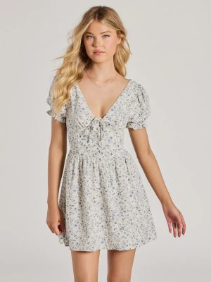 Darling Babe Floral Woven Puff Sleeve Skater Dress