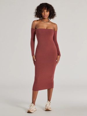 Carefree Chic Long Sleeve Ribbed Knit Midi Dress