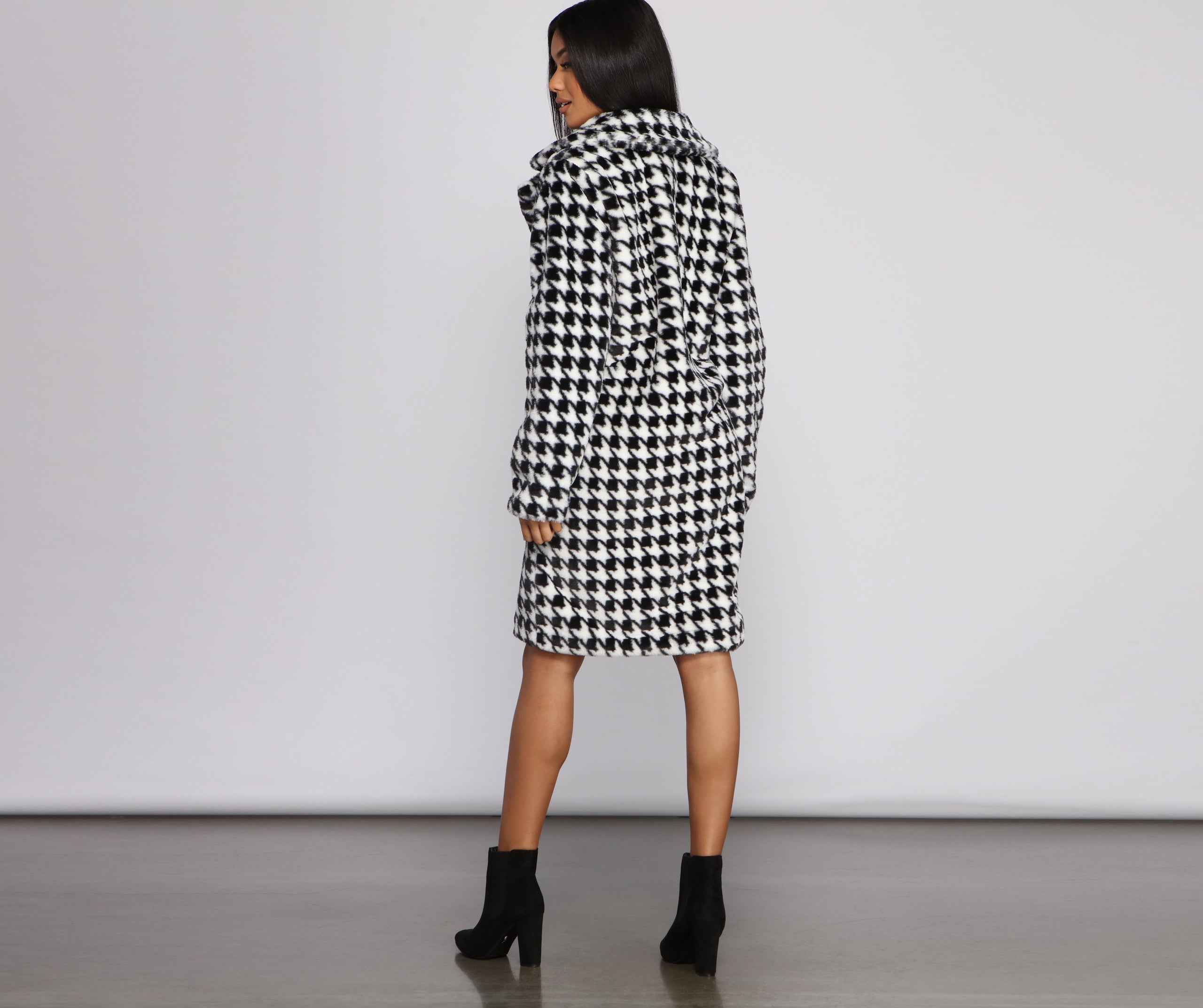 She's A Chic Girl Faux Fur Coat - Image 2