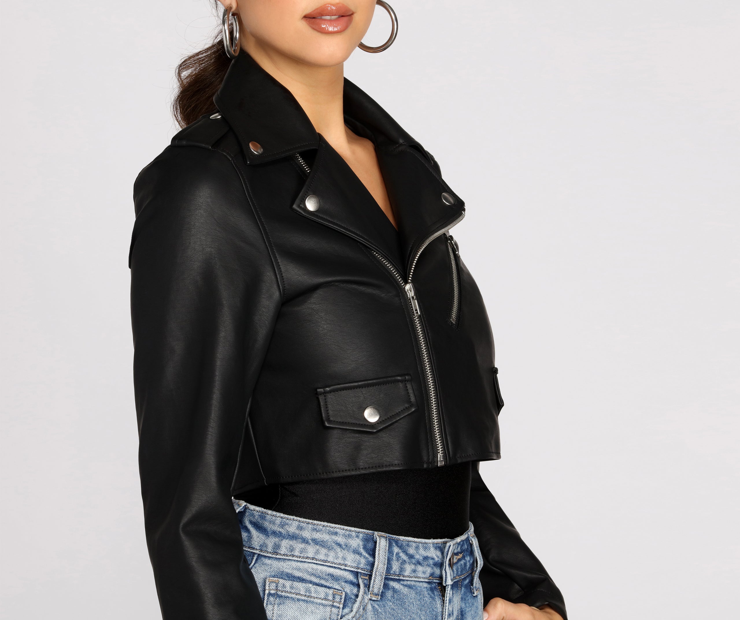 Chic And Cropped Faux Leather Jacket - Image 3