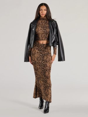 Bold Aura Leopard Print Knit Maxi Skirt