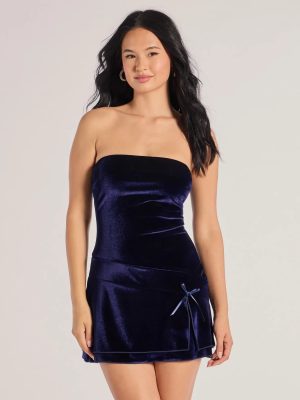 Mesmerizing Luxe Sleeveless Velvet Bow Romper