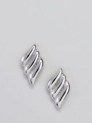 Chic Wonders Ribbed Wave Earrings