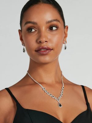 Steal The Show Necklace And Earrings Set
