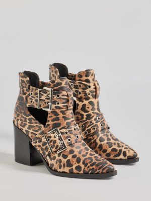 Edgy Stride Buckle Strap Ankle Booties