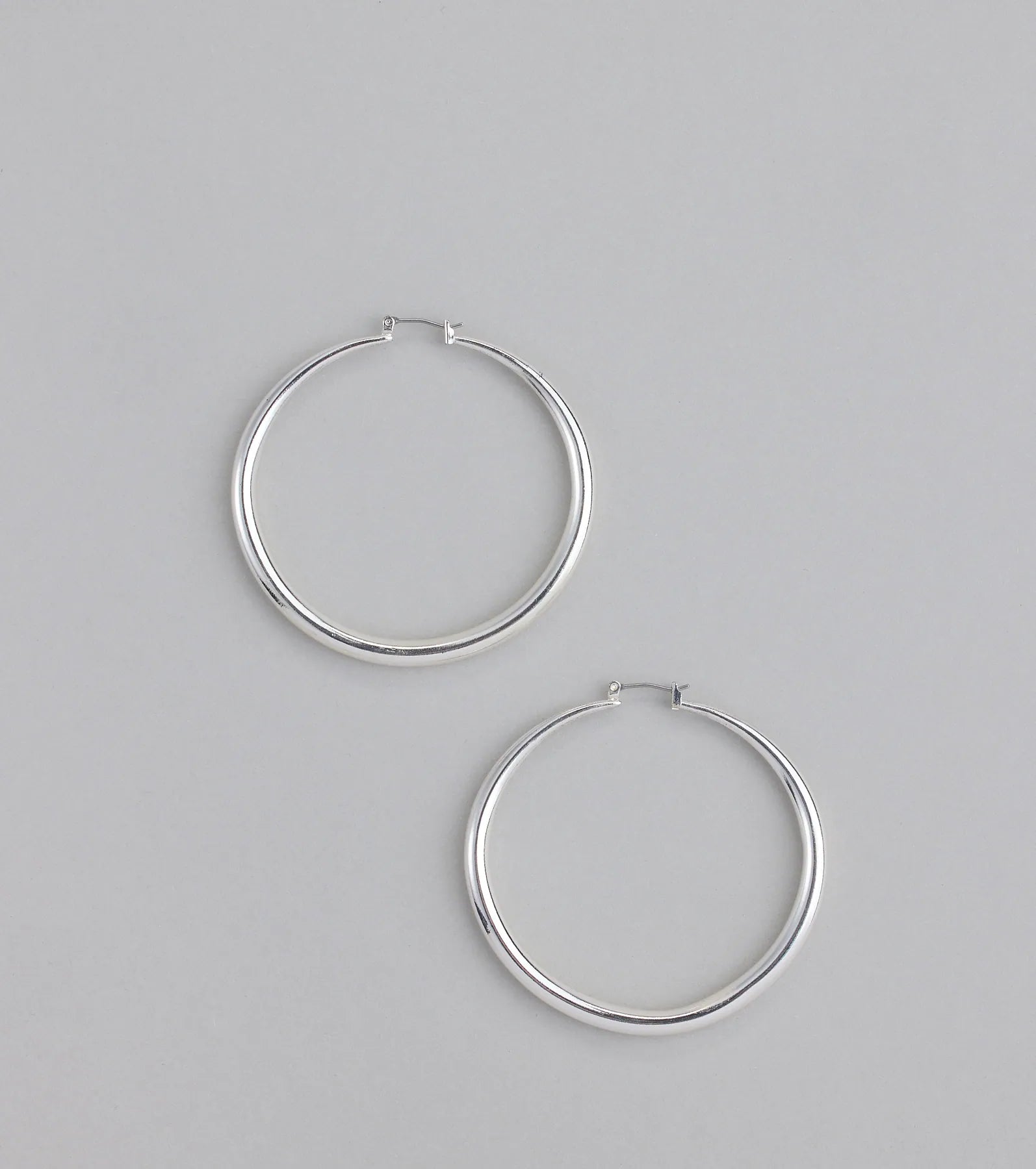 Sleek Glam Large Hollow Hoop Earrings - Image 4