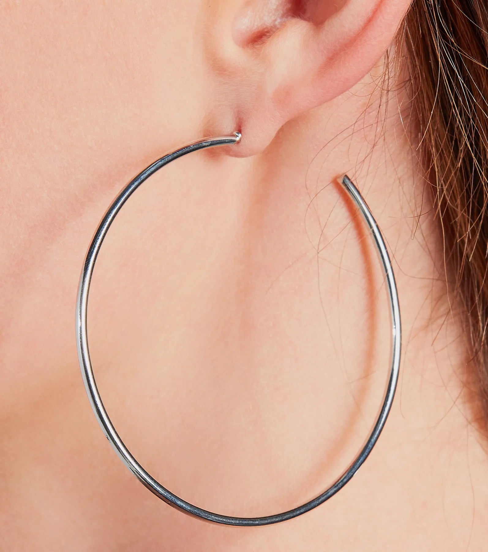 Everyday Look Sleek Hoop Earrings - Image 2