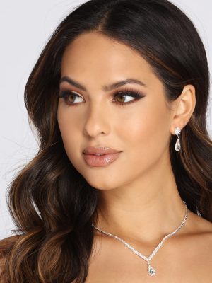 A Drop Of Glam Necklace Set