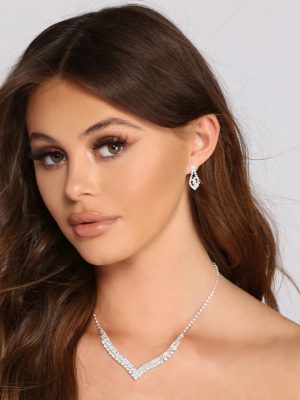 Dazzling Diva Collar and Duster Earrings Set