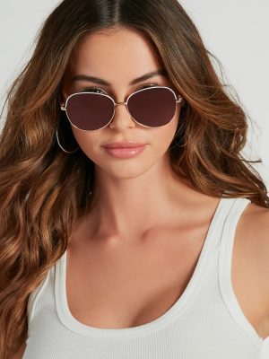 Above Average Oval Metal Trim Sunglasses