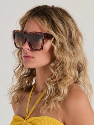 Chic Flair Oversized Square Sunglasses