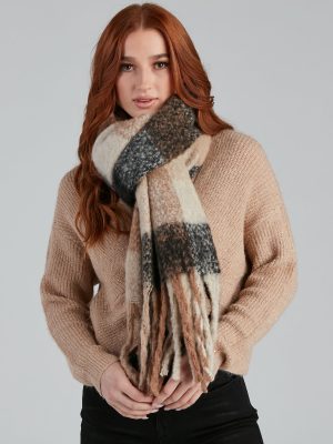 Buffalo Plaid Noodle Fringe Blanket Scarf