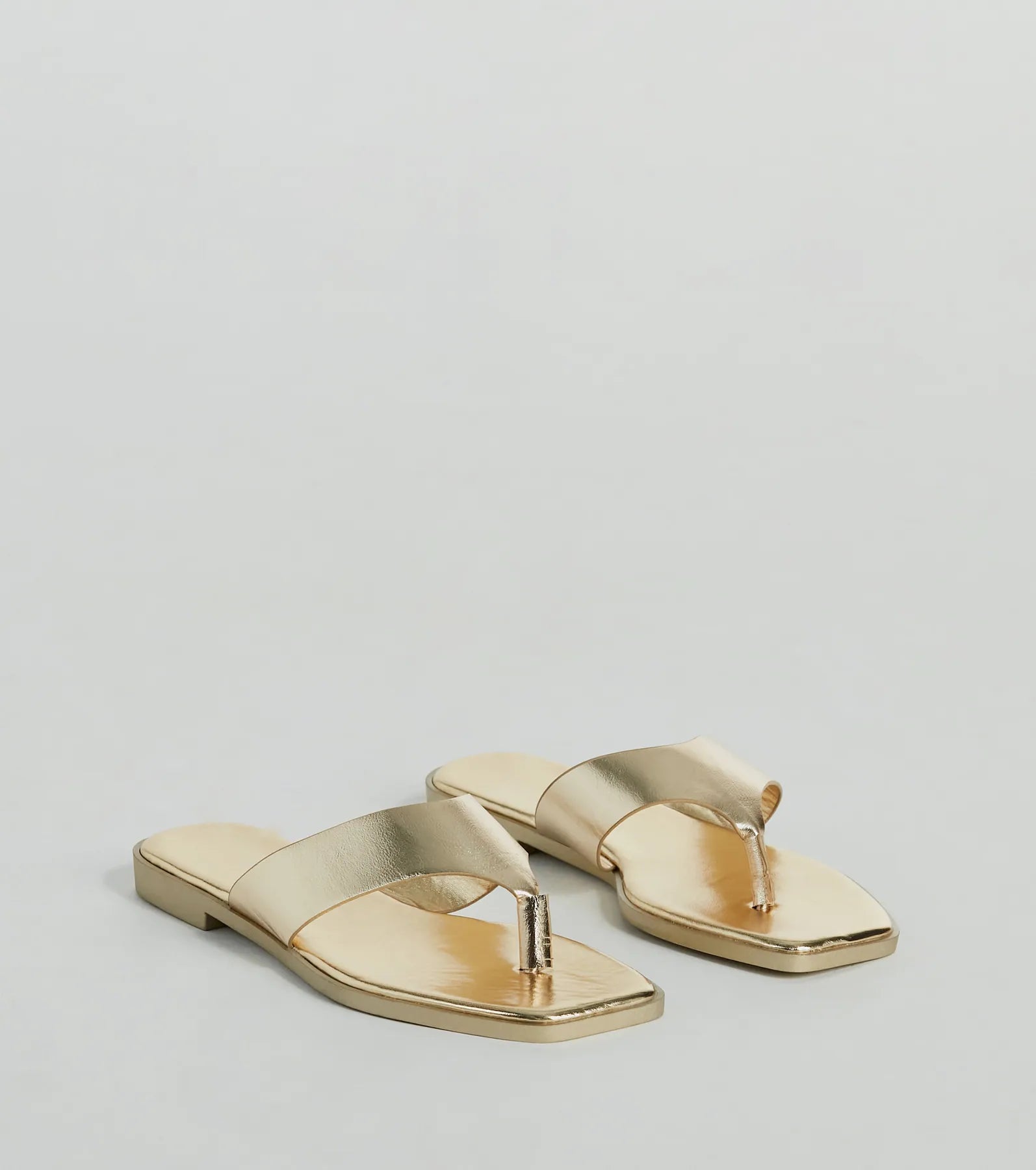 Cute Trendsetter Thong Strap Faux Leather Sandals - Image 5